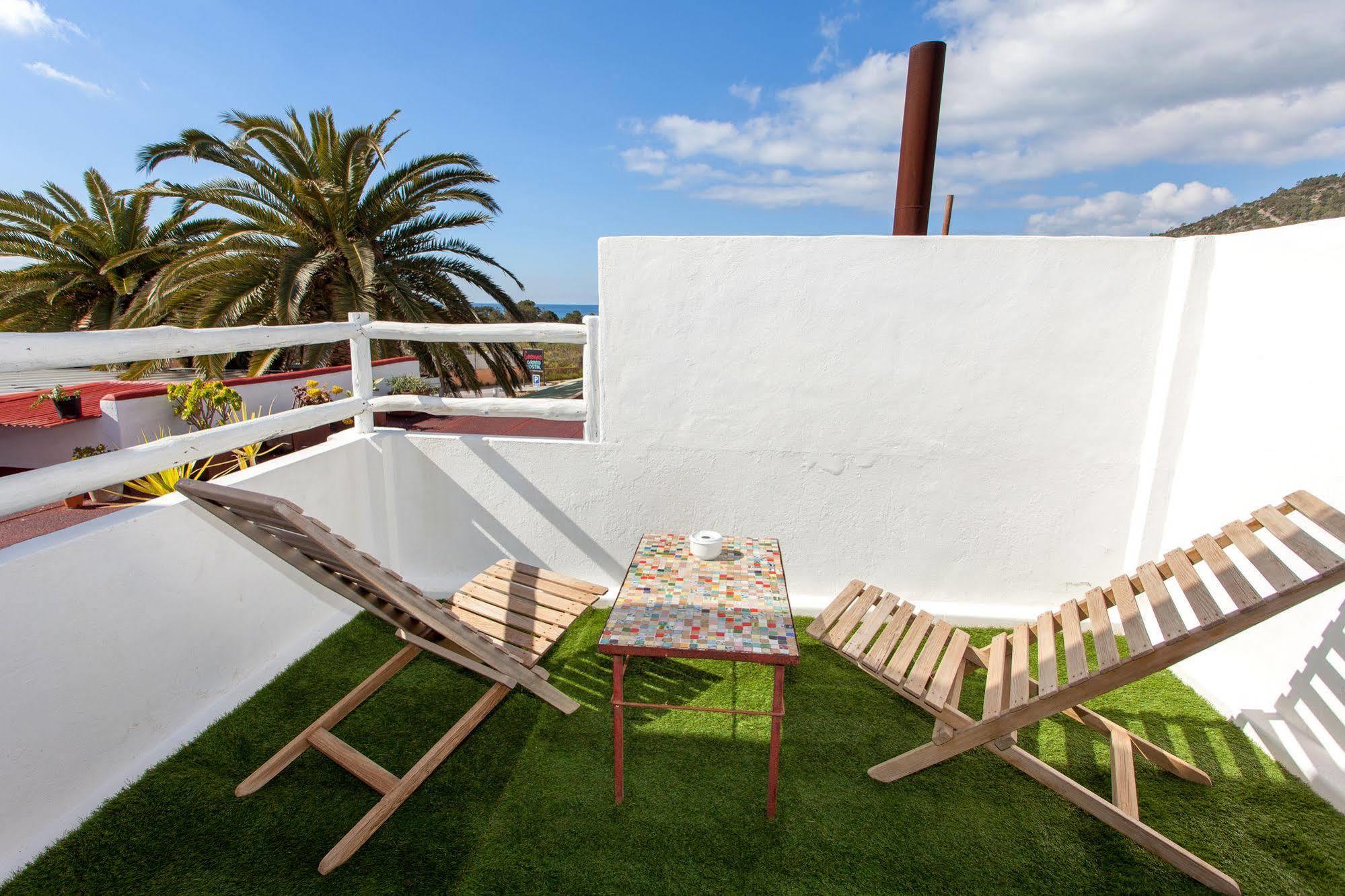 Cosmos Grand Hostal Sant Francesc de s'Estany Dış mekan fotoğraf